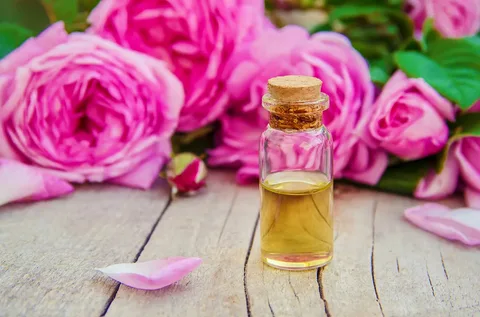 تصویر 1 از گلاب ترکیبی با عطر متعادل و خلوص طبیعی